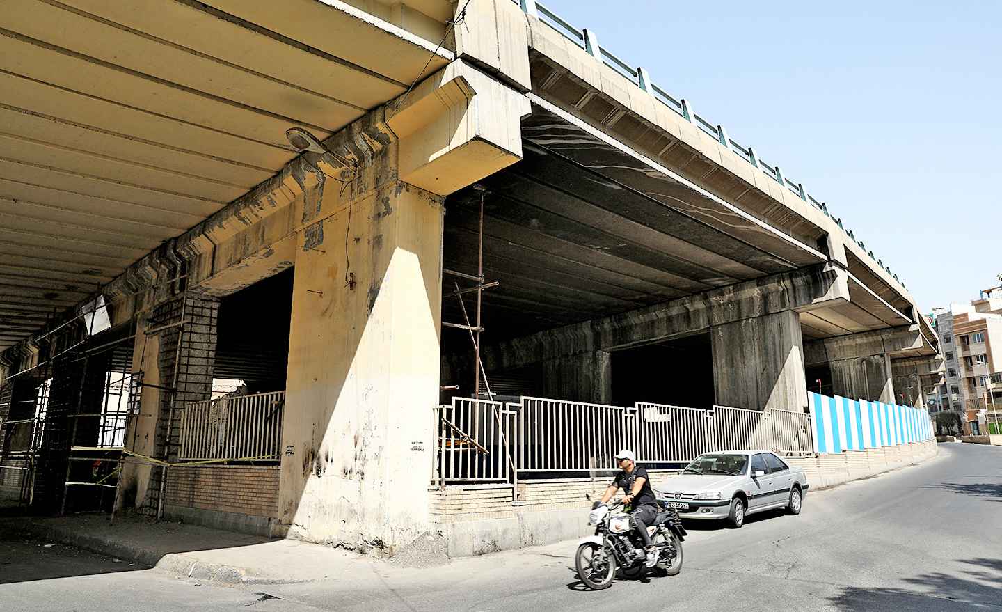 پل تقاطع بزرگراه یادگار امام
